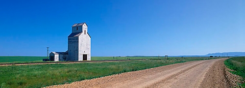 Wooden grain elevator at Kolin, Montana