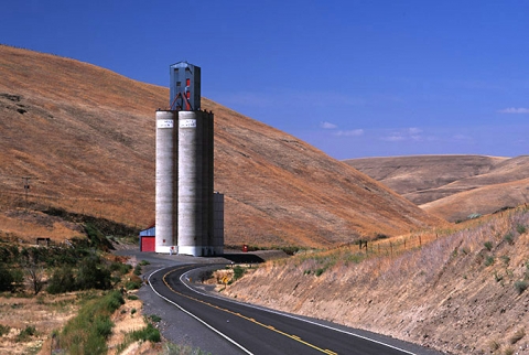 Concrete grain terminal at Relief, Washington