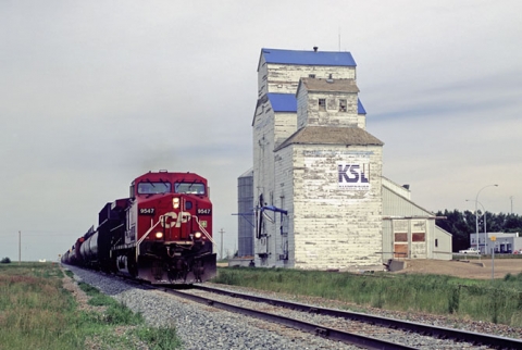 Image of Grassy Lake wooden grain elevator, Alberta.