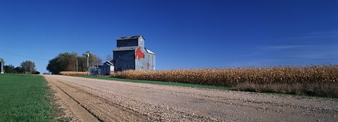 Wooden grain elevator at Duncombe