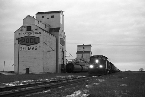 Image of wooden elevators at Delmas, SK