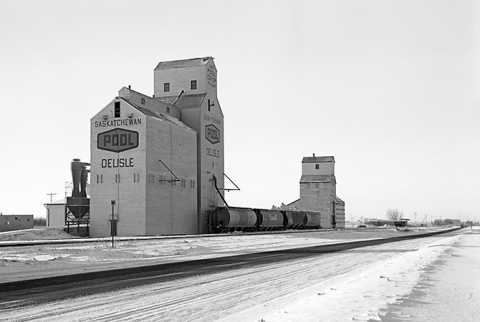 Image of wooden elevators at Delisle, SK