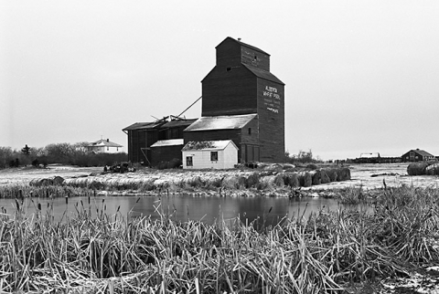 Image of wooden grain elevator from Kingman, Alberta