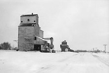 Image of wooden elevators at Earl Grey, SK