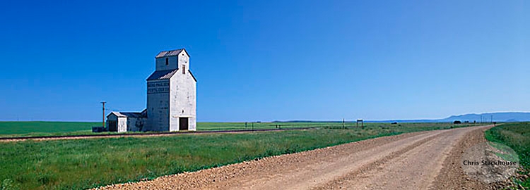 Wooden grain elevator at Kolin, Montana