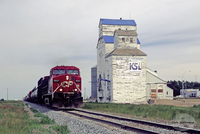 Image of Grassy Lake wooden grain elevator, Alberta.