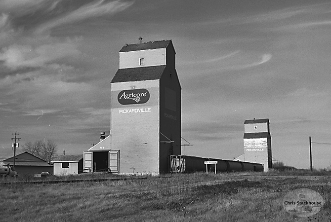 Image of wooden grain elevators at Pickardville, Alberta